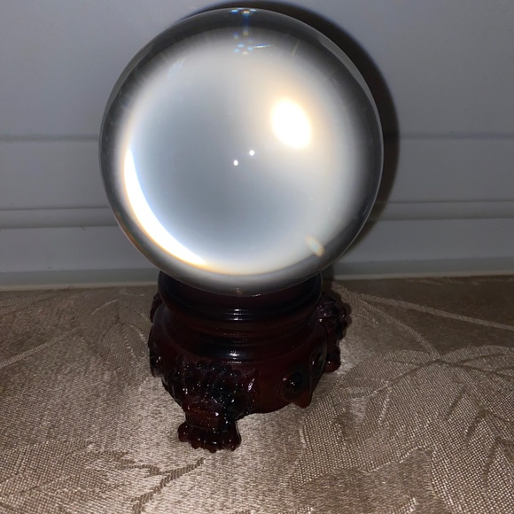 Amlong Crystal Ball and Lion Resin Stand - Picture 2 of 11
